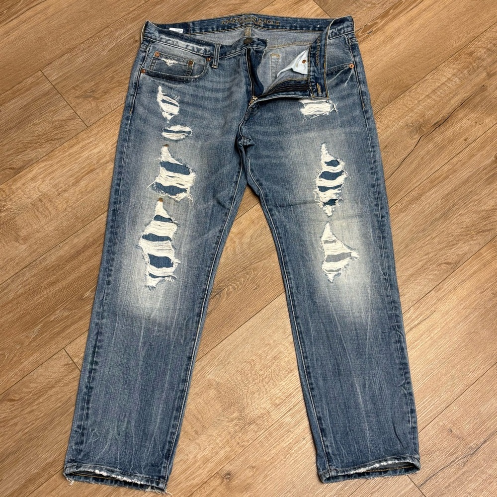 Men’s Distressed Jeans